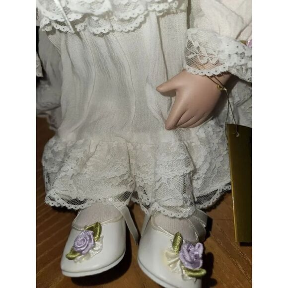 Vintage Georgetown collection Nicole Porcelain doll - Picture 2 of 5
